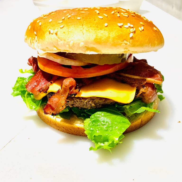 Bacon Cheese Burger: A Juicy Halal Delight